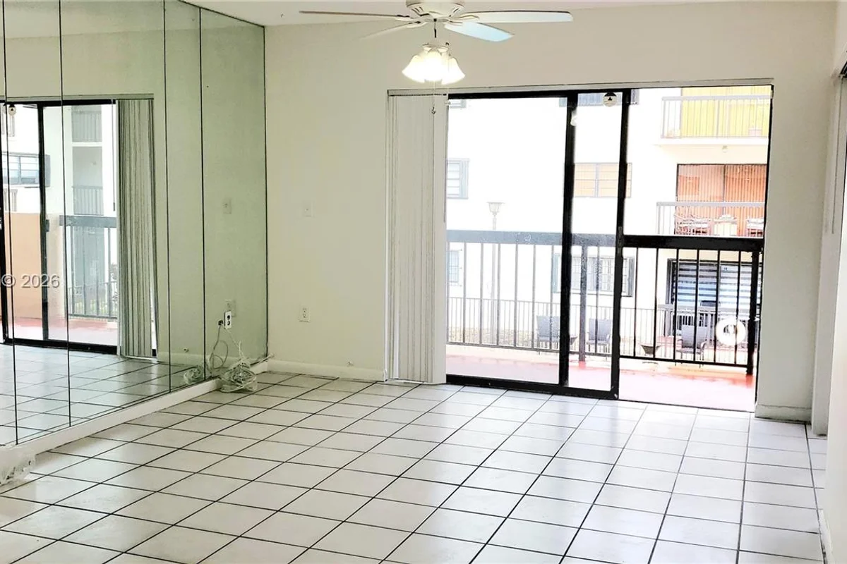 995 SW 84th Ave #218, Miami: photo 1 of 30