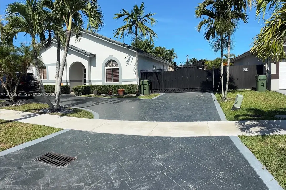 709 SE 13th Ter, Homestead: photo 1 of 13
