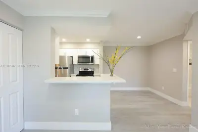Condo in Pompano Beach: photo 1 of 26