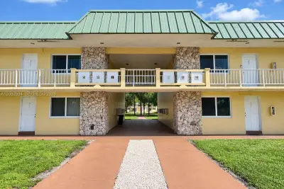 505 NW 177th St #128, Miami Gardens: photo 1 of 11