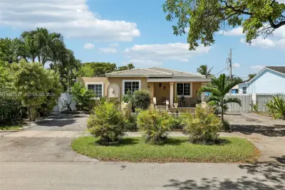 6531 SW 20th St, West Miami: photo 1 of 49
