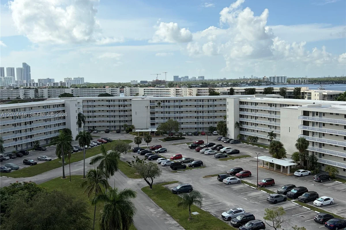 18011 Biscayne Blvd #905, Aventura: photo 1 of 40