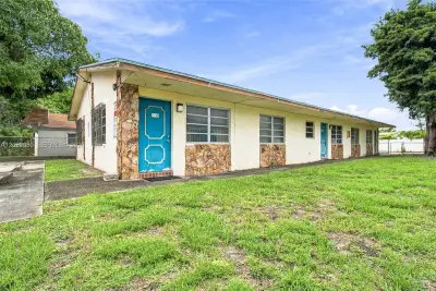 18 SW 13th St, Dania Beach: photo 1 of 16