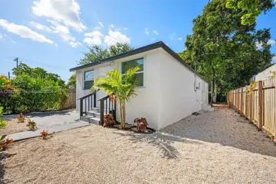 1820 NW 63rd St, Miami: photo 1 of 35
