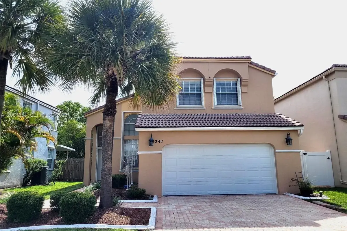 241 NW 154th Ave, Pembroke Pines: photo 1 of 15