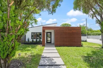 94 NW 48th St, Miami: photo 1 of 28