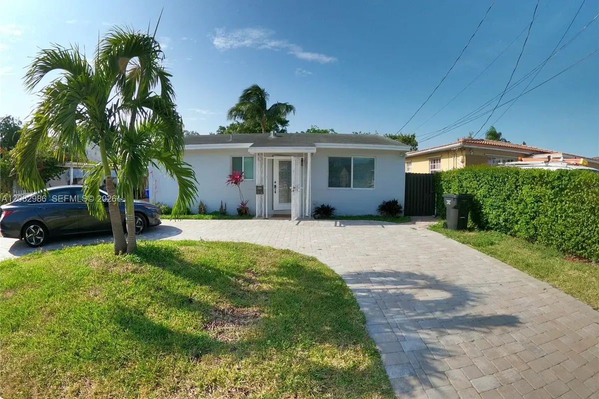 2236 Grant St #F, Hollywood: photo 1 of 19