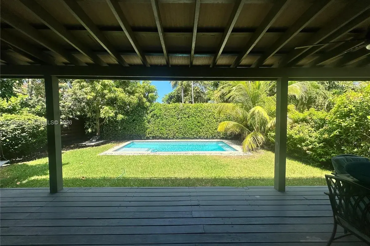1105 Cortez St, Coral Gables: photo 1 of 7