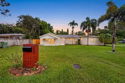 1664 SW 28th Ave, Fort Lauderdale: photo 1 of 24