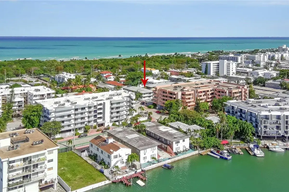 8129 Abbott Ave #10, Miami Beach: photo 1 of 17