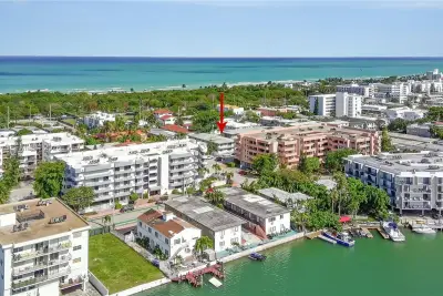 8129 Abbott Ave #10, Miami Beach: photo 1 of 17