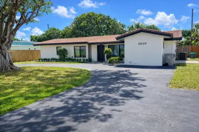 2620 NE 19th St, Pompano Beach: photo 1 of 22