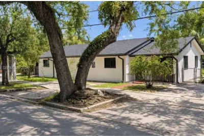 3471 Plaza St, Miami: photo 1 of 59