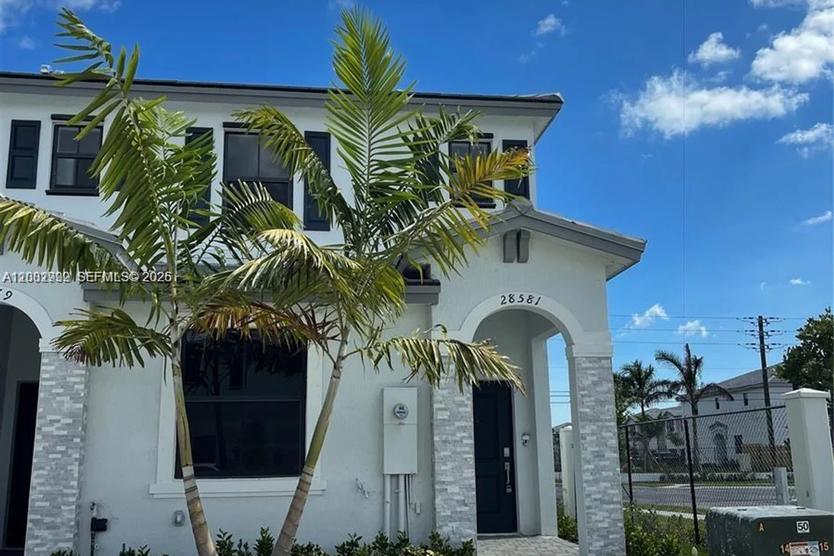28581 SW 132nd Ct, Homestead: photo 1 of 10