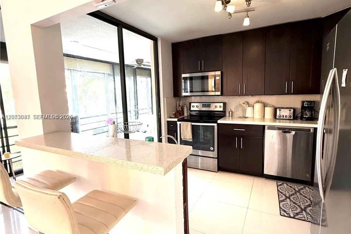 671 NE 195th St #227-E, Miami: photo 1 of 30