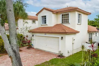 6242 NW 38th Dr, Coral Springs: photo 1 of 43