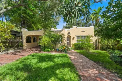 2521 Inagua Ave, Miami: photo 1 of 19
