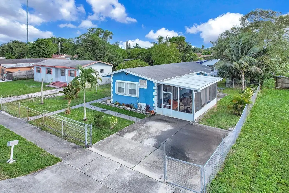 2760 NW 23rd St, Fort Lauderdale: photo 1 of 27