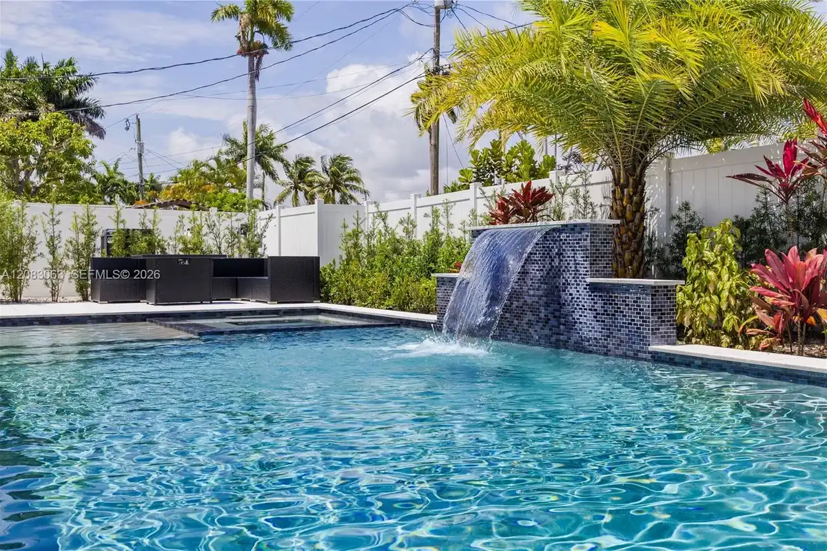 1104 N 13th Ter, Hollywood: photo 1 of 49