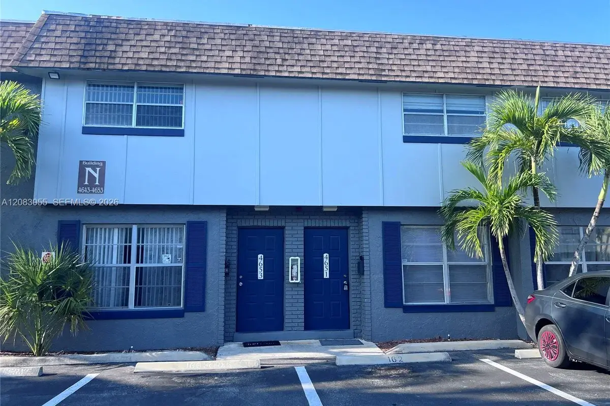 4651 NW 9th Dr, Plantation: photo 1 of 22