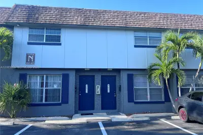 4651 NW 9th Dr, Plantation: photo 1 of 22