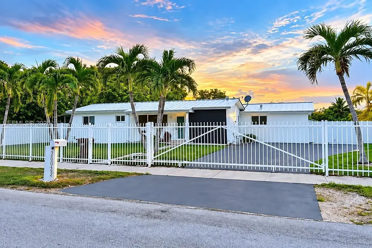 20022 SW 118th Ave, Miami: photo 1 of 44