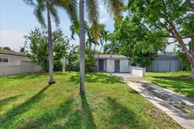 5619 NE 6th Ave, Oakland Park: photo 1 of 24