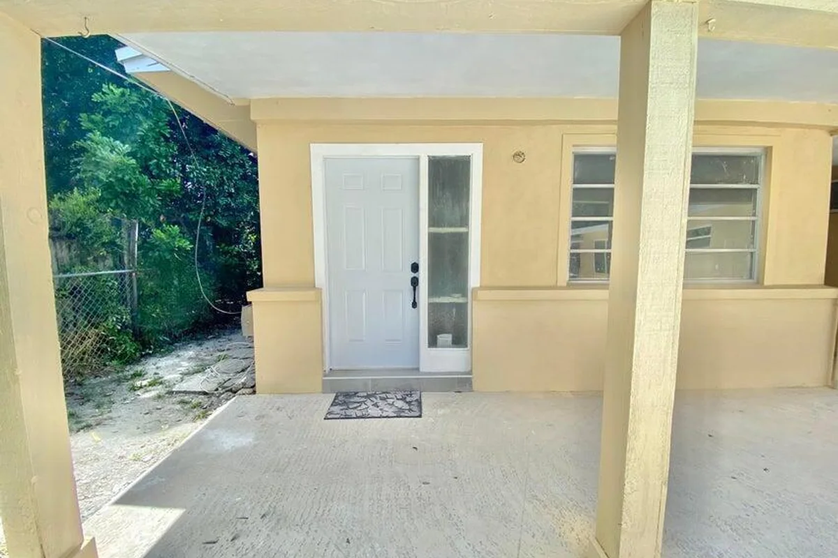 660 NE 34th Ct #3, Oakland Park: photo 1 of 9