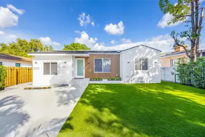 511 NW 48th St, Miami: photo 1 of 59