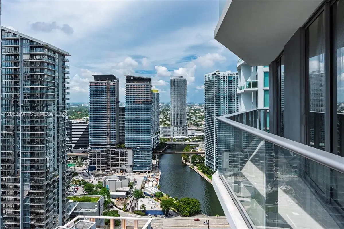 77 SE 5th St #3908, Miami: photo 1 of 51