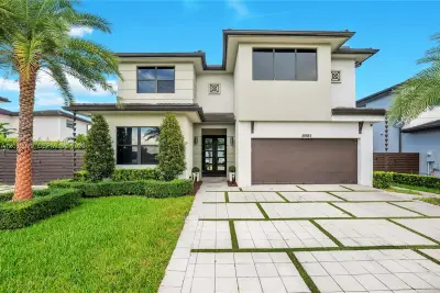 8981 NW 161st Ter, Miami Lakes: photo 1 of 70