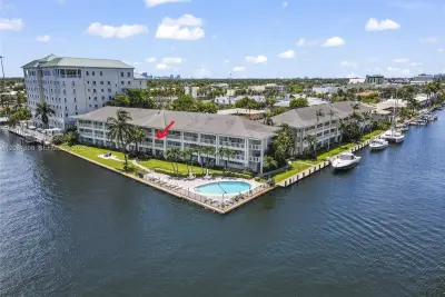 2895 NE 32nd St #205, Fort Lauderdale: photo 1 of 14