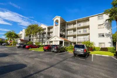 1400 SW 124th Ter #105Q, Pembroke Pines: photo 1 of 32