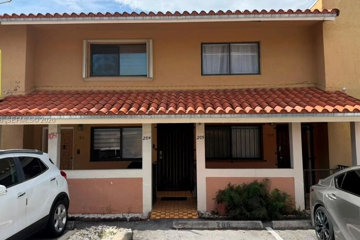 2770 W 61st Pl #204, Hialeah: photo 1 of 20