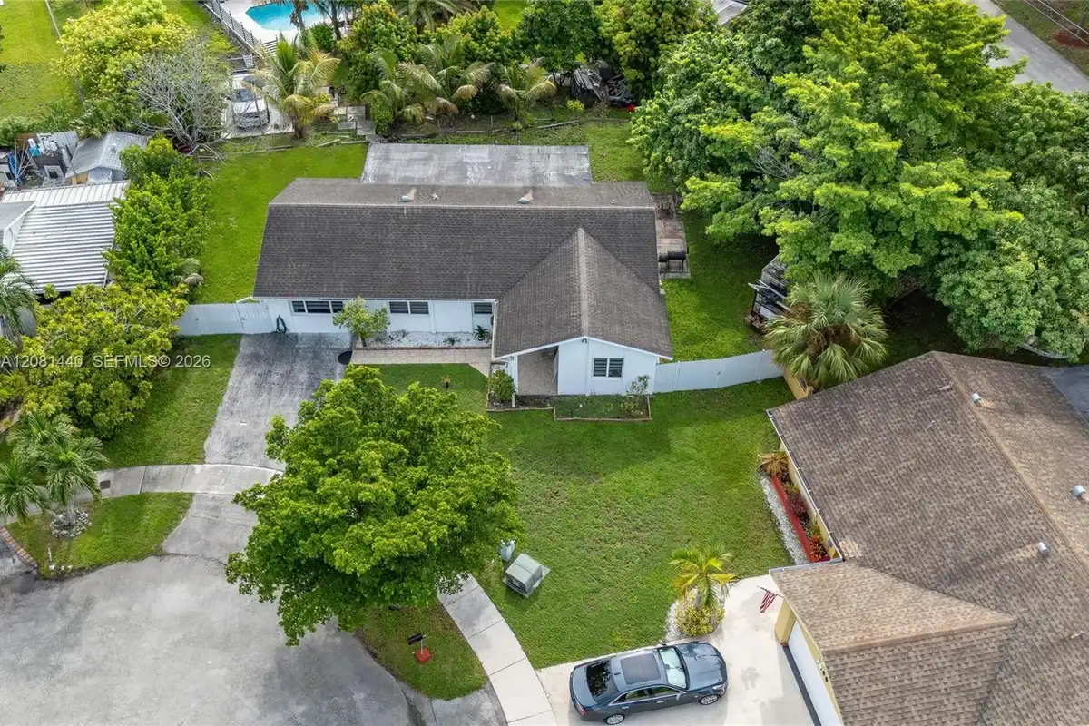 7159 SW 148th Pl, Miami: photo 1 of 44