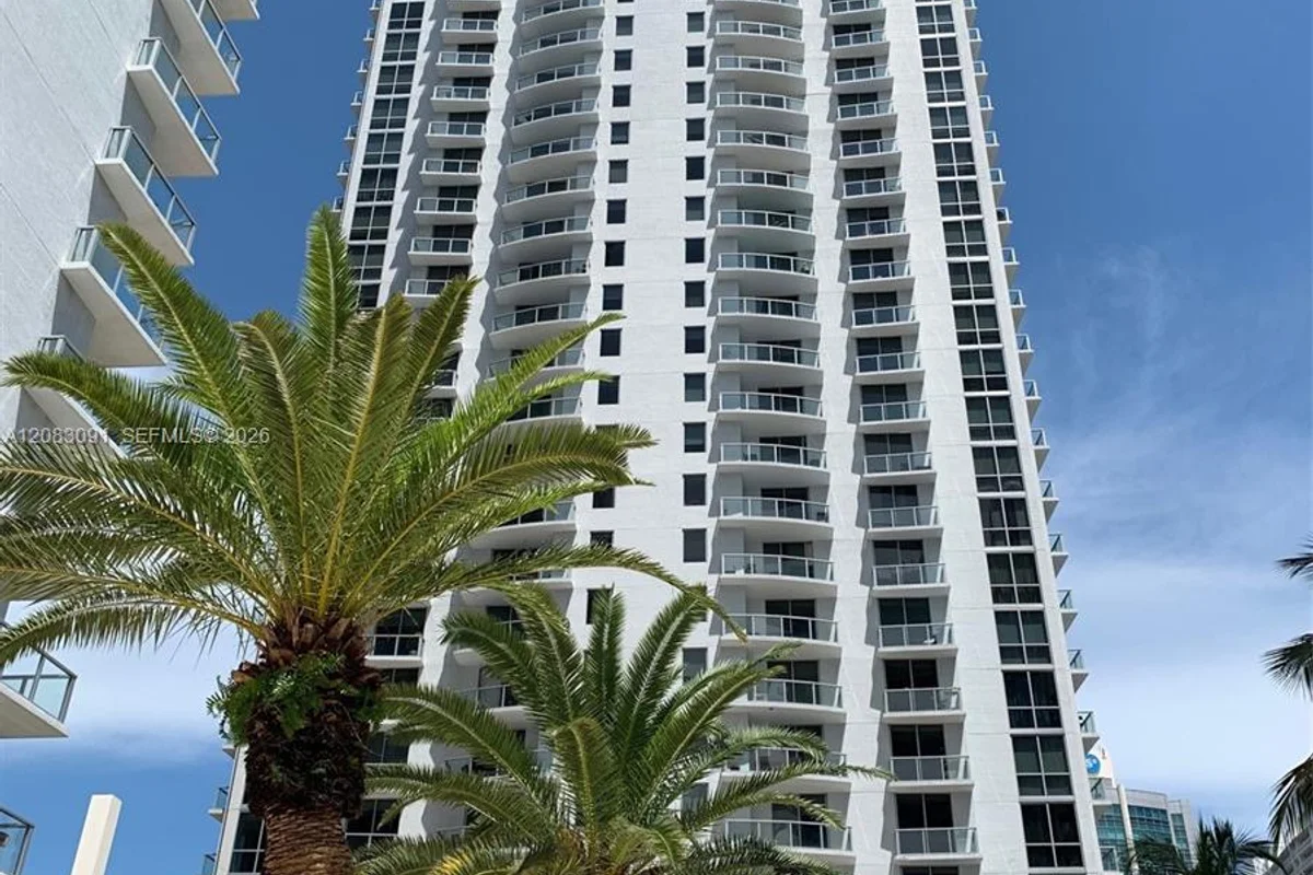 1060 Brickell Ave #1713, Miami: photo 1 of 12