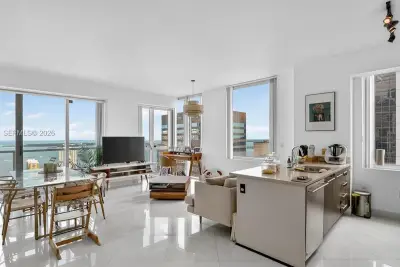 500 Brickell Ave #4102, Miami: photo 1 of 46
