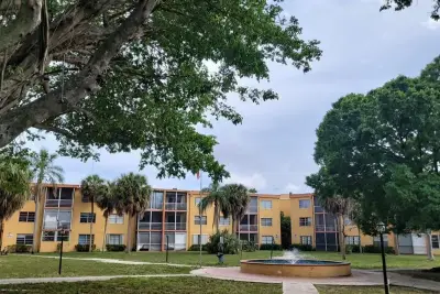 4344 NW 9th Ave #11-1B, Deerfield Beach: photo 1 of 26