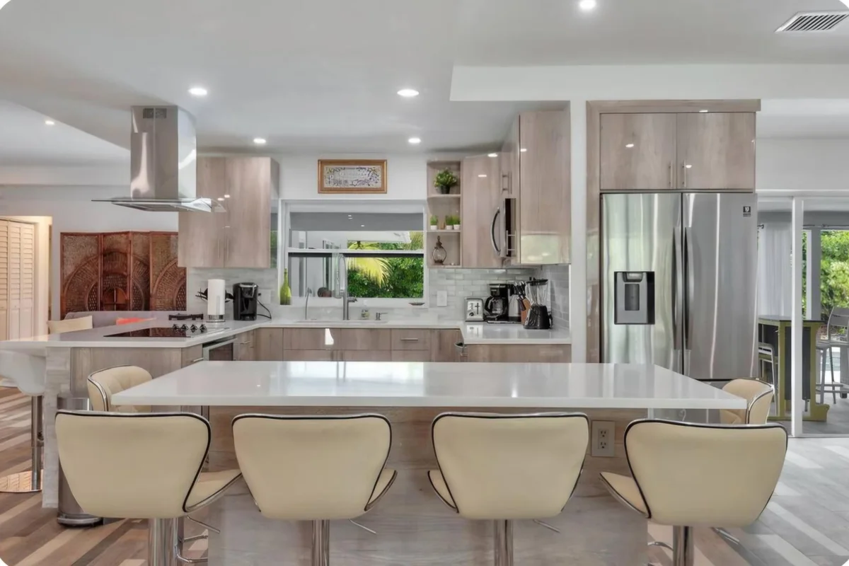 2829 NE 12th St, Pompano Beach: photo 1 of 19