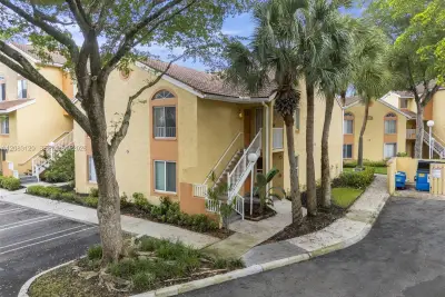 1076 Coral Club Dr, Coral Springs: photo 1 of 31