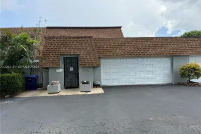 19233 E Lake Dr, Hialeah: photo 1 of 16