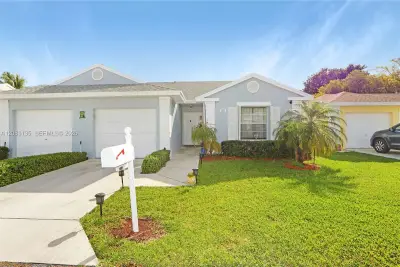 527 SE 21st Dr, Homestead: photo 1 of 17