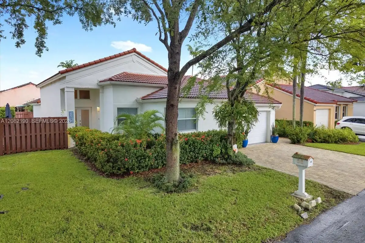 11837 SW 93rd Ter, Miami: photo 1 of 35