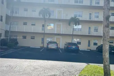 3940 NW 42nd Ave #321, Lauderdale Lakes: photo 1 of 13