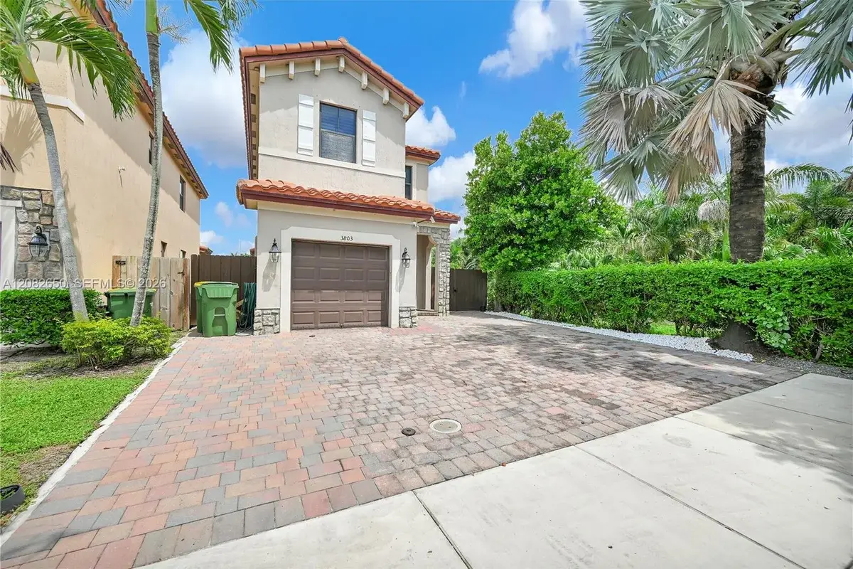 3803 NE 2nd St, Homestead: photo 1 of 26