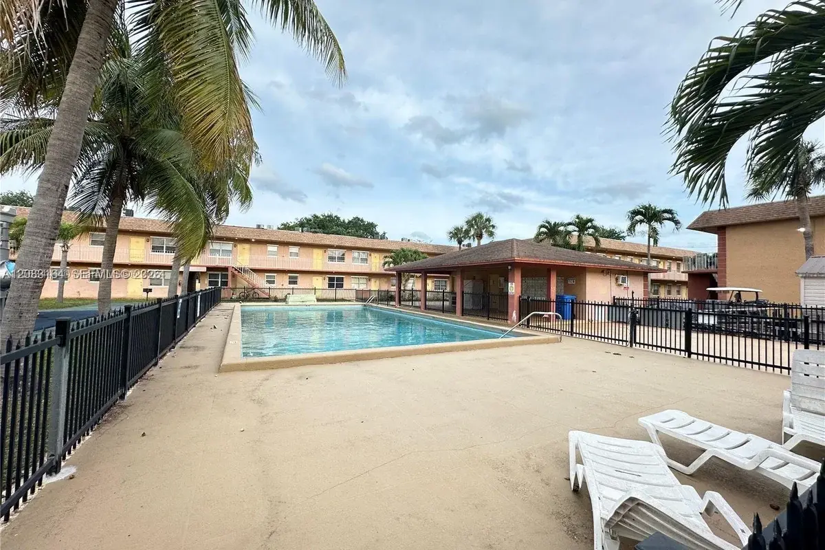 101 NE 41st St #G116, Oakland Park: photo 1 of 20