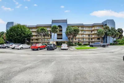 2786 Tennis Club Dr #407, West Palm Beach: photo 1 of 34