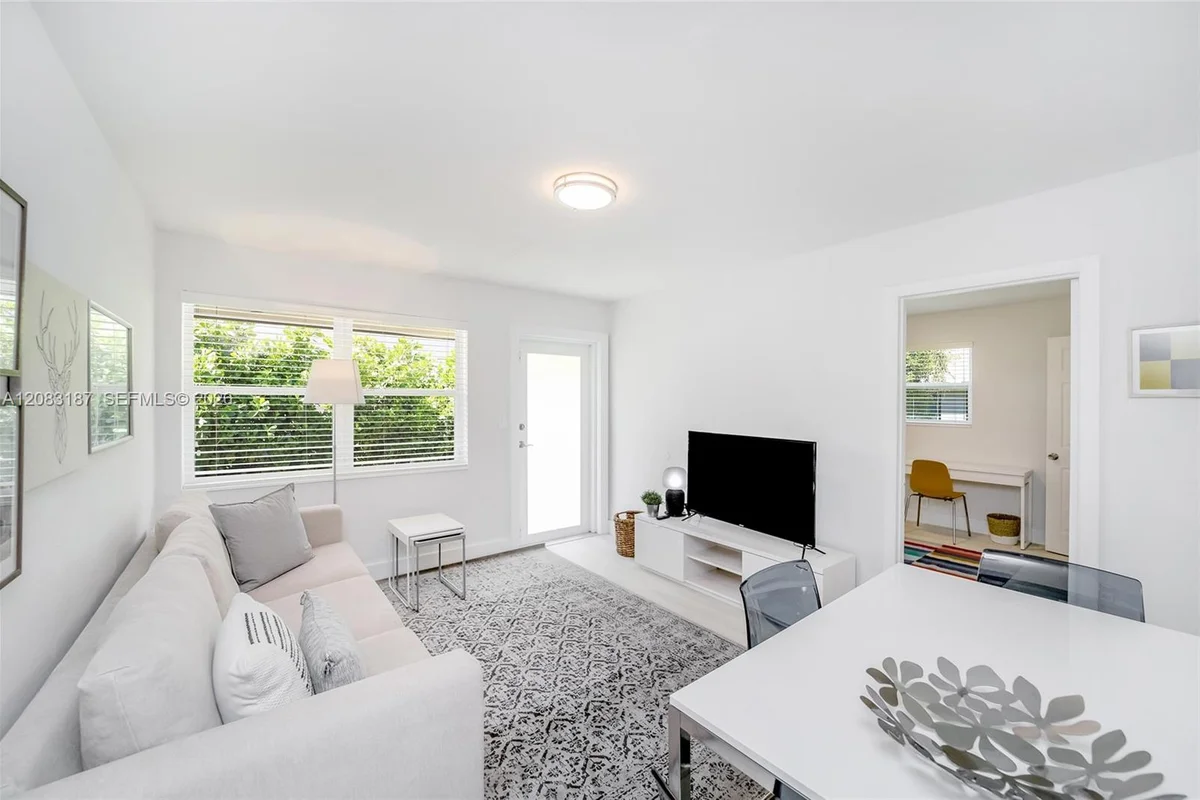 6210 SW 59th Pl, South Miami: photo 1 of 18