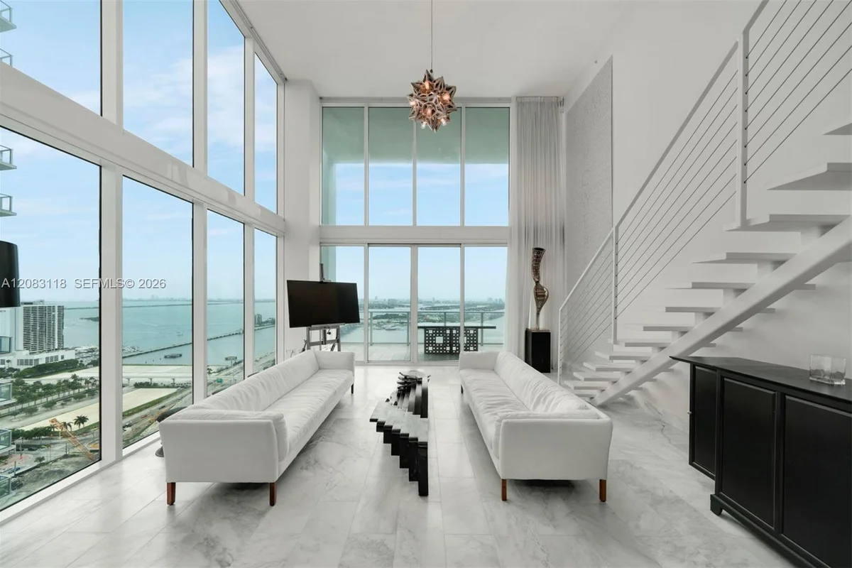 1040 Biscayne Blvd #3304, Miami: photo 1 of 34