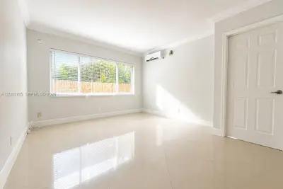 2901 Middle River Dr #5, Fort Lauderdale: photo 1 of 14